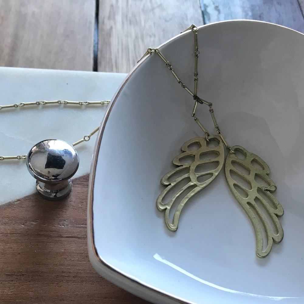 Angel wings necklace gold color with the chain